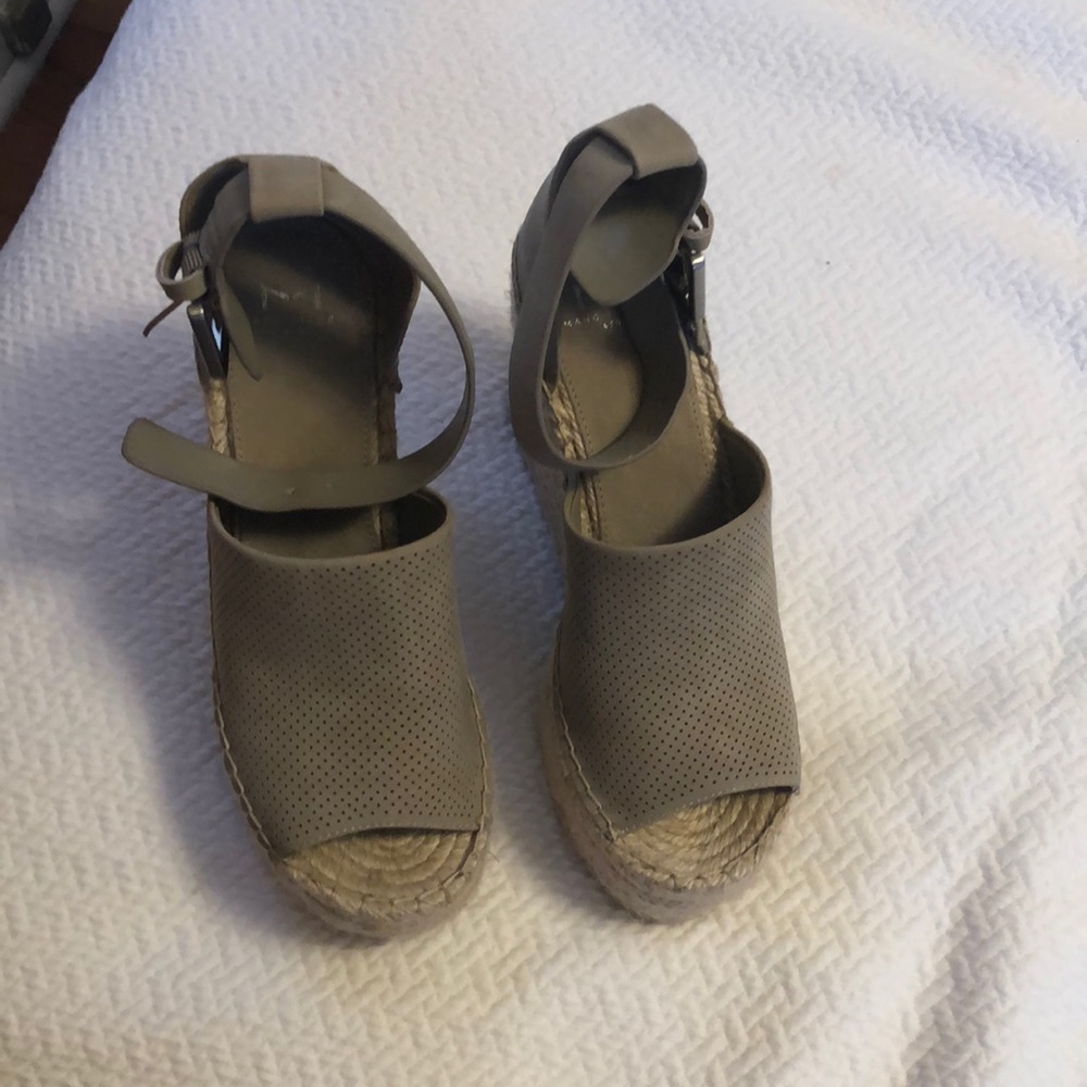 Marc Fisher Adalyn wedge